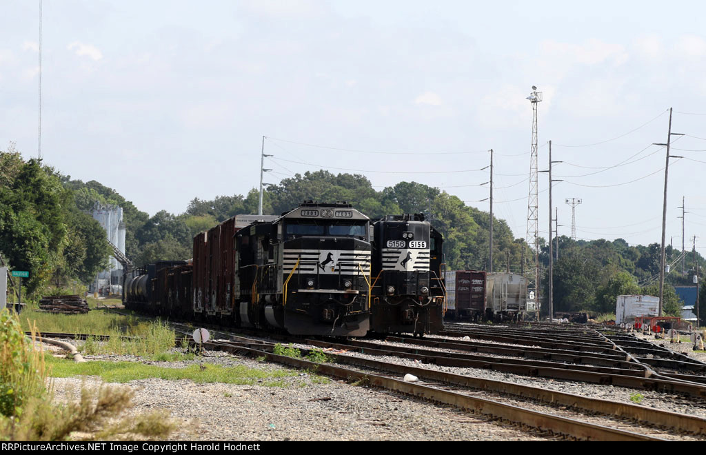 NS 7001 looks like it will lead train 351 out of Glenwood Yard